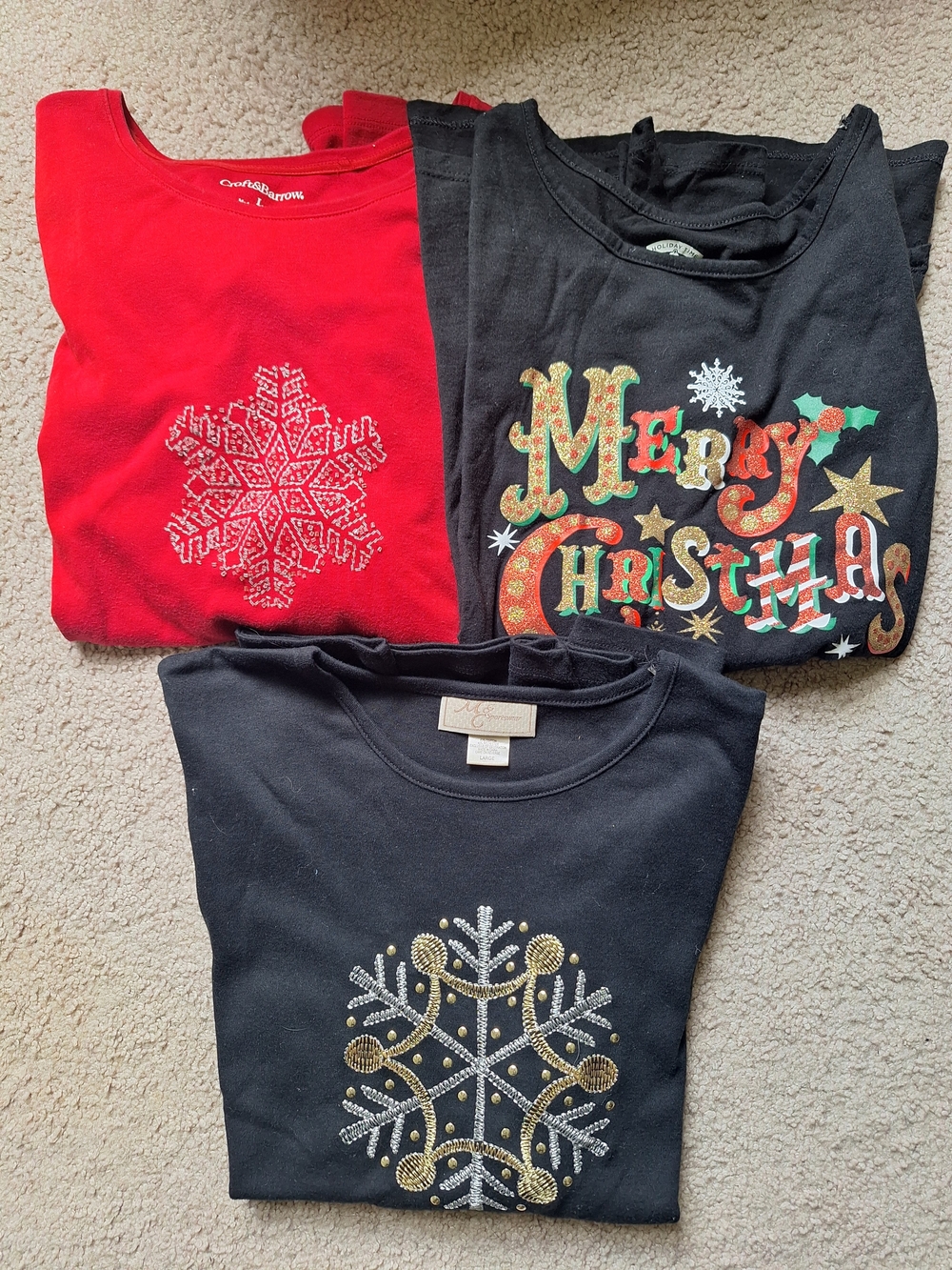 Women's Christmas And Winter Graphic Tee - Red & Black